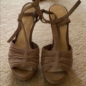 Jessica Simpson heel